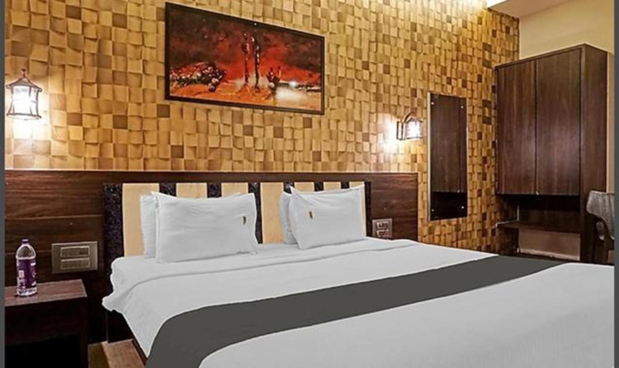 Omkar Executive Hotel Yerandwane Kültér fotó