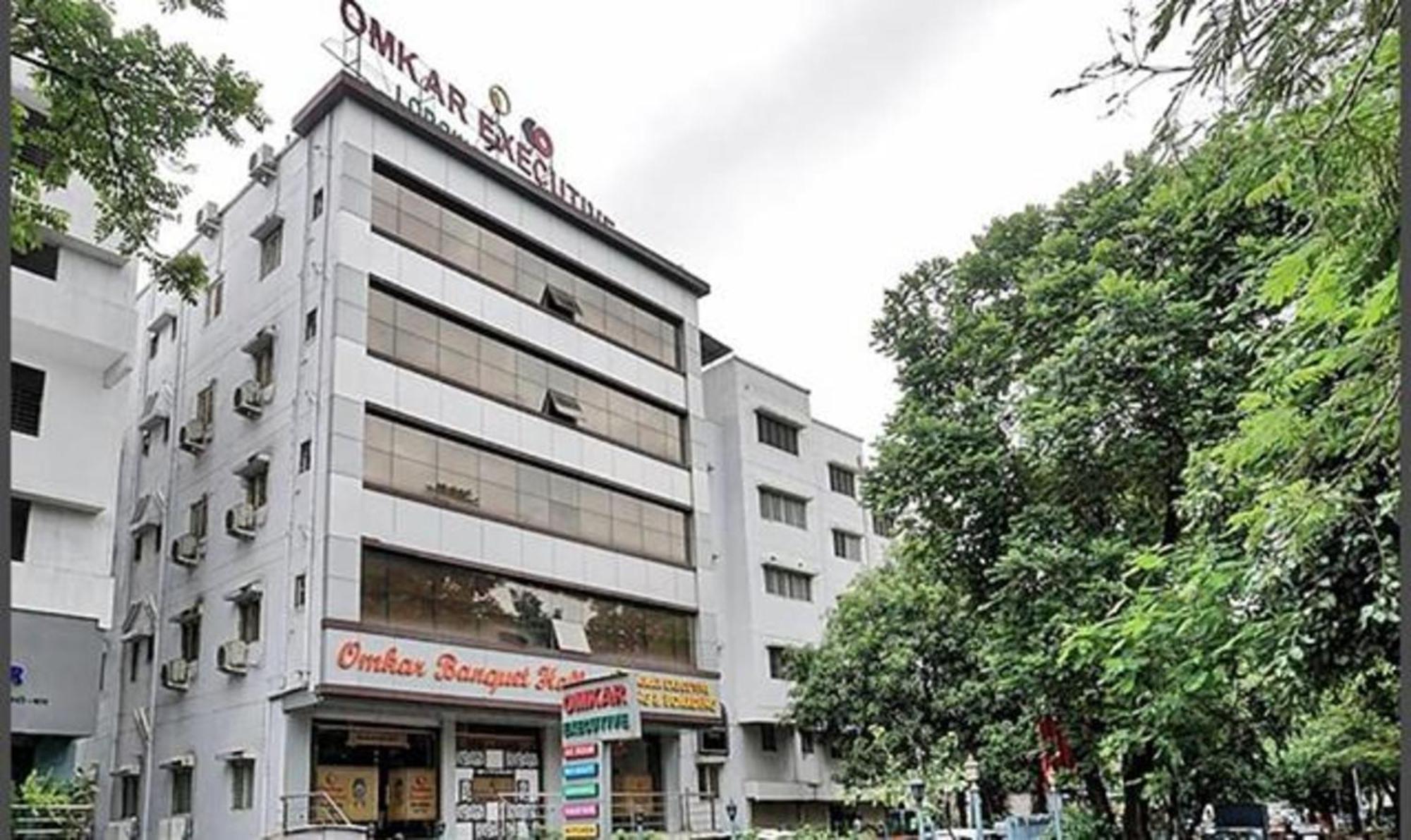 Omkar Executive Hotel Yerandwane Kültér fotó