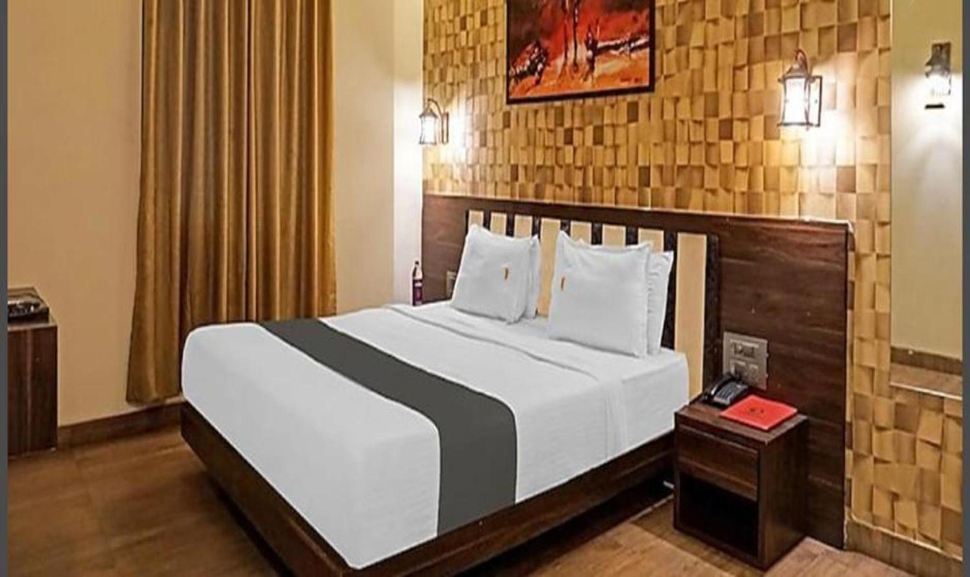 Omkar Executive Hotel Yerandwane Kültér fotó