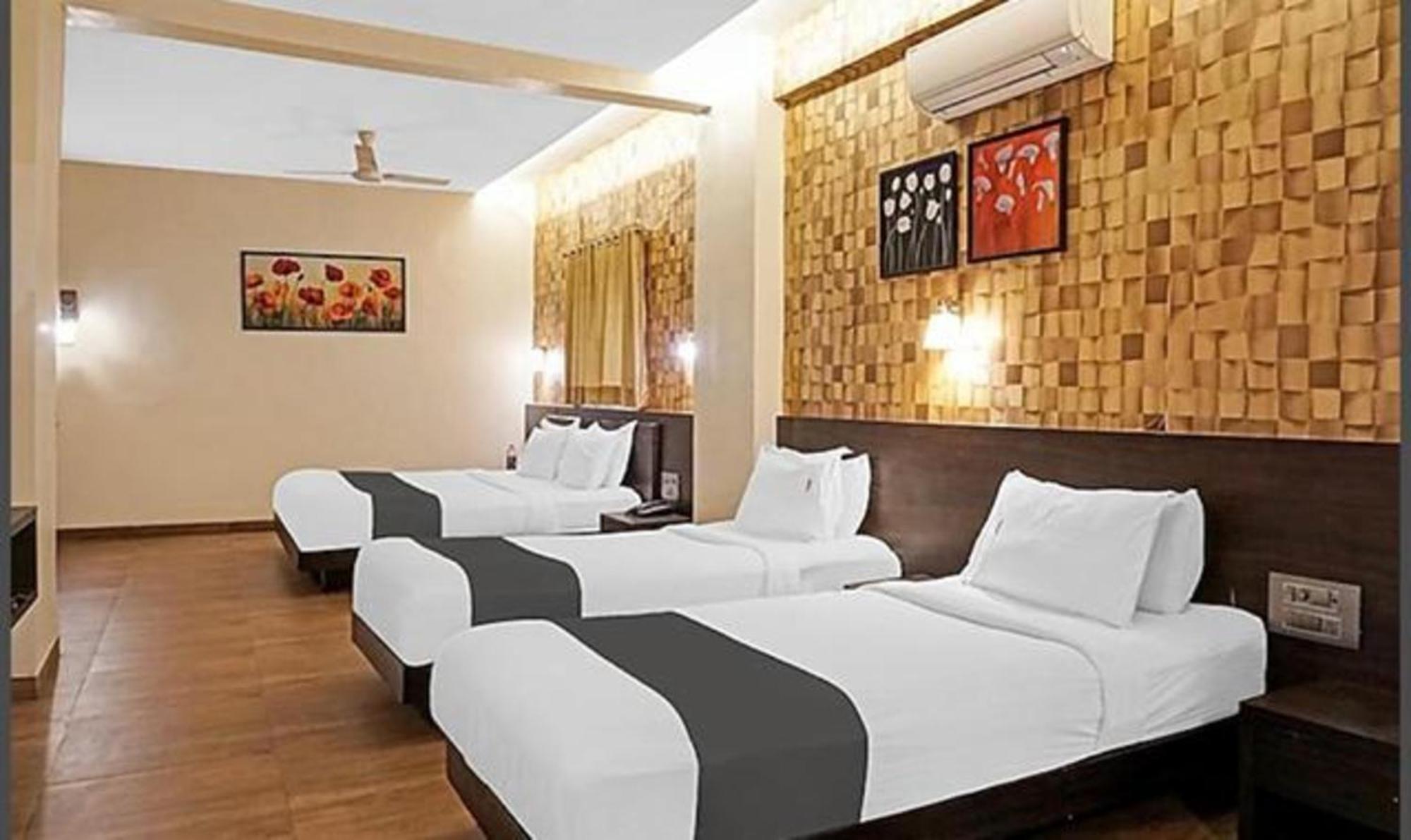 Omkar Executive Hotel Yerandwane Kültér fotó
