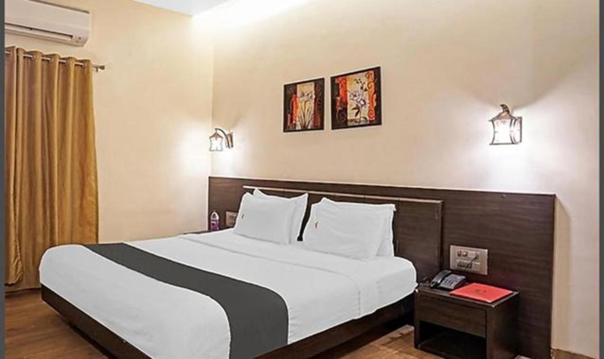 Omkar Executive Hotel Yerandwane Kültér fotó