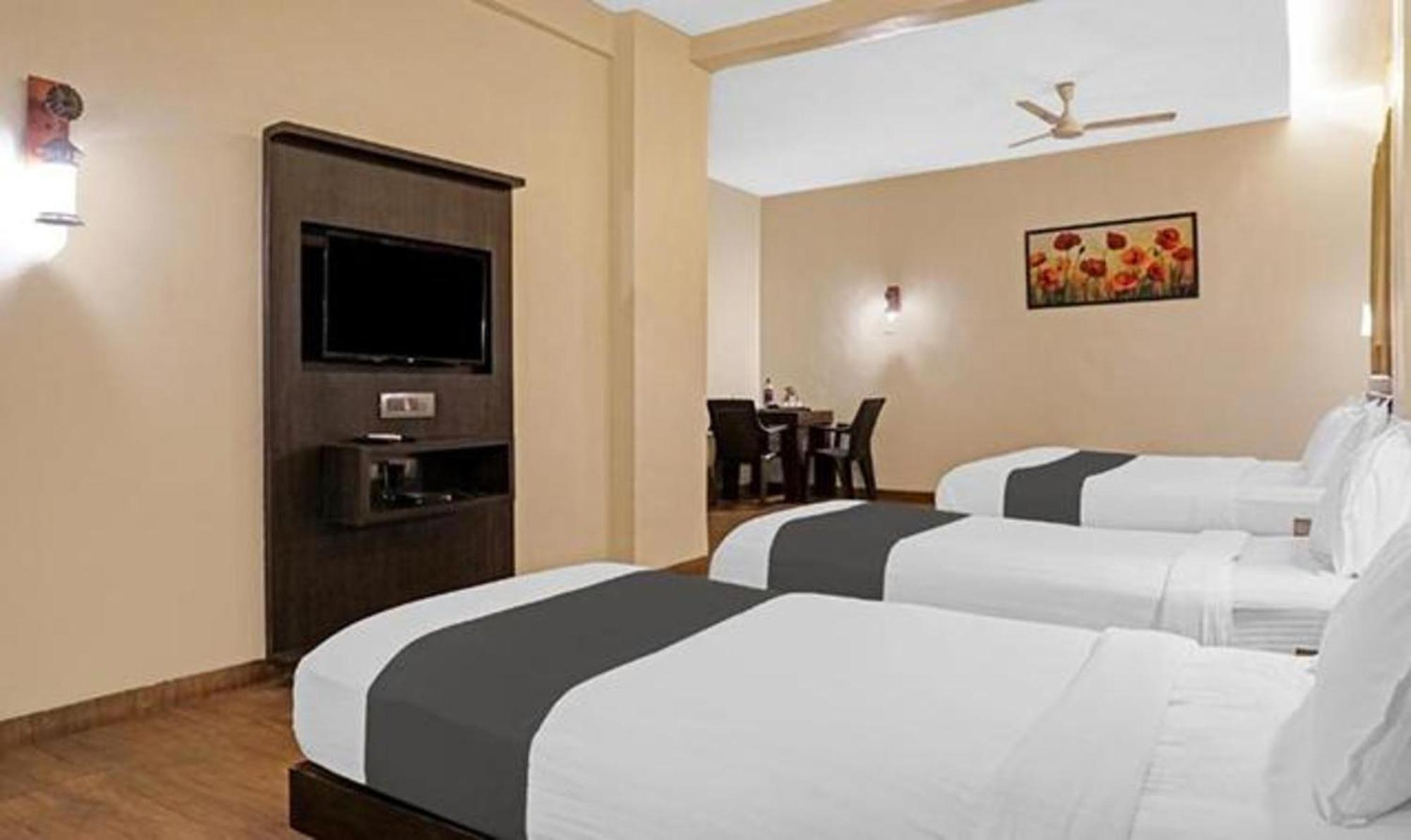 Omkar Executive Hotel Yerandwane Kültér fotó