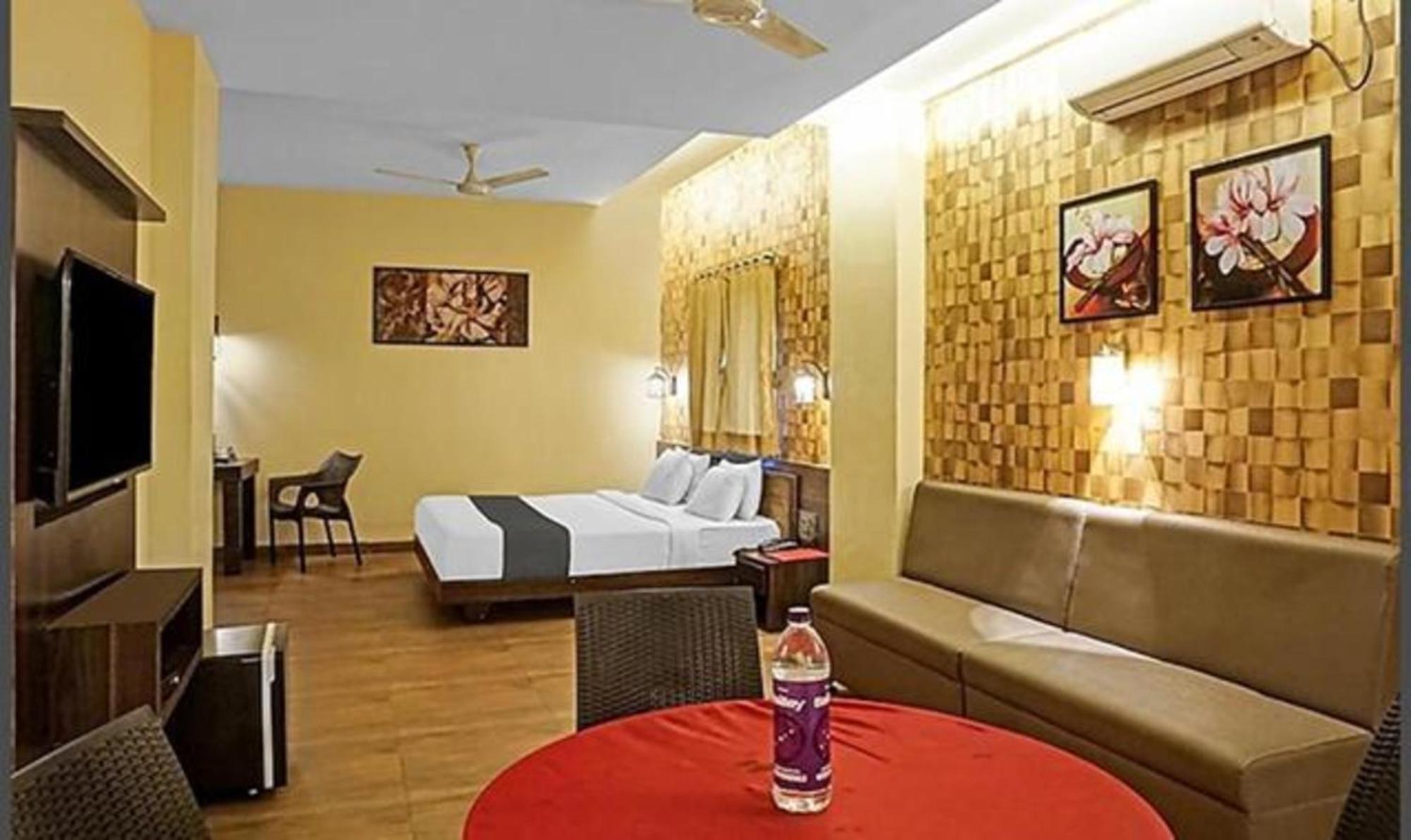 Omkar Executive Hotel Yerandwane Kültér fotó