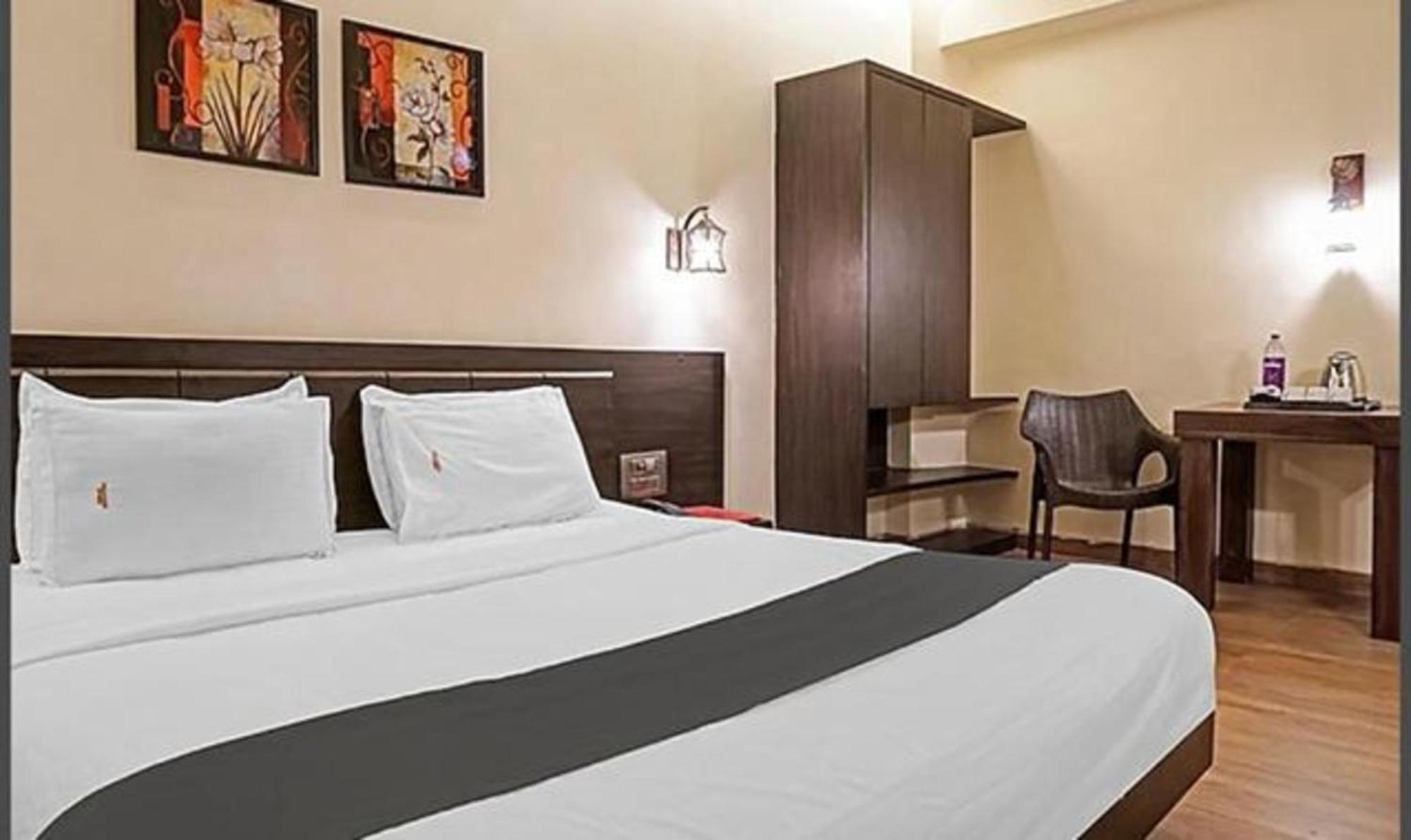 Omkar Executive Hotel Yerandwane Kültér fotó