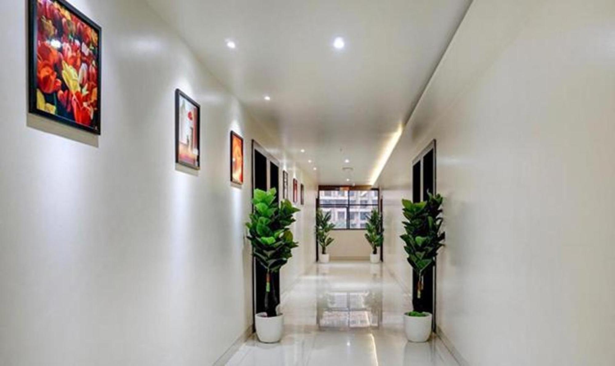 Omkar Executive Hotel Yerandwane Kültér fotó