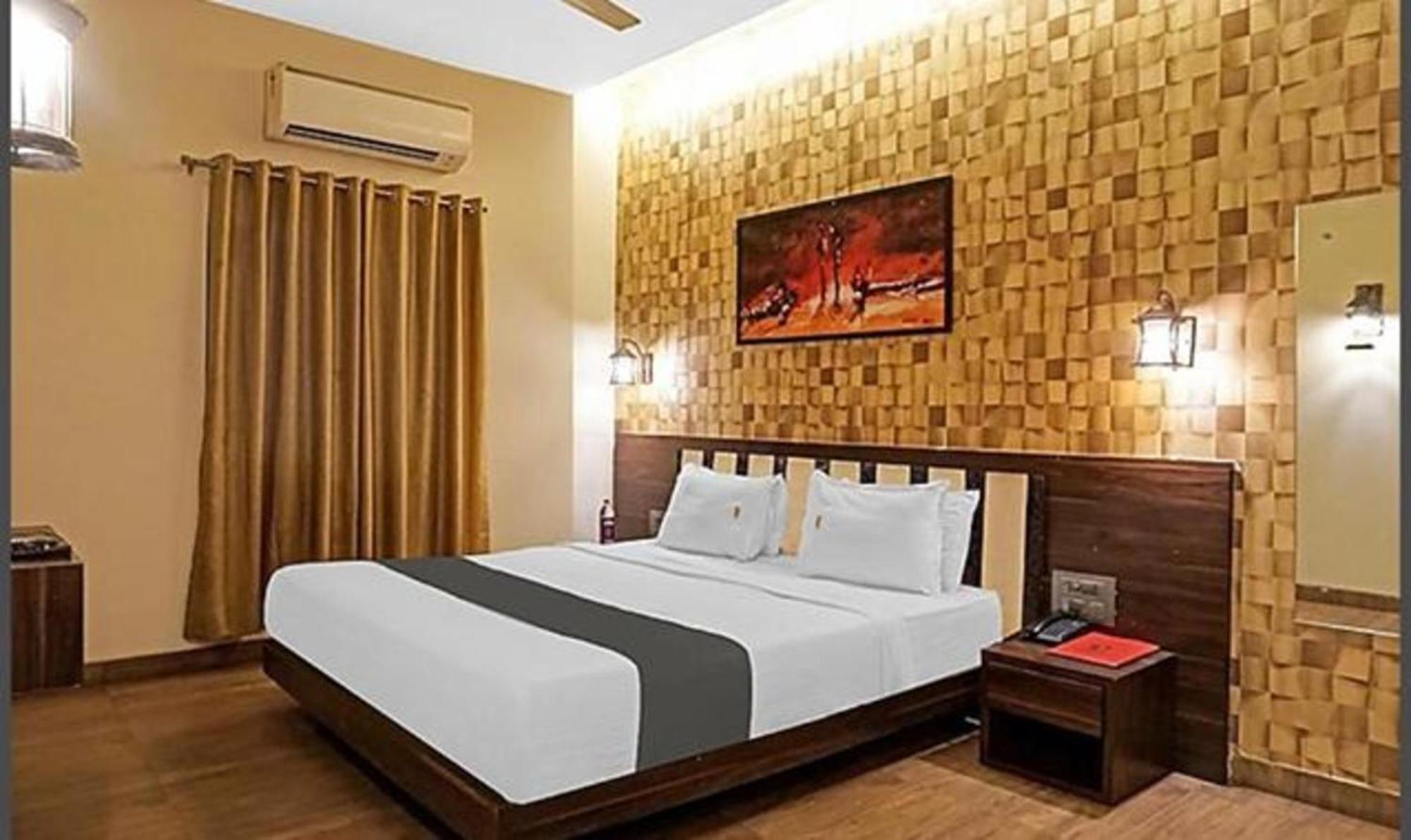 Omkar Executive Hotel Yerandwane Kültér fotó