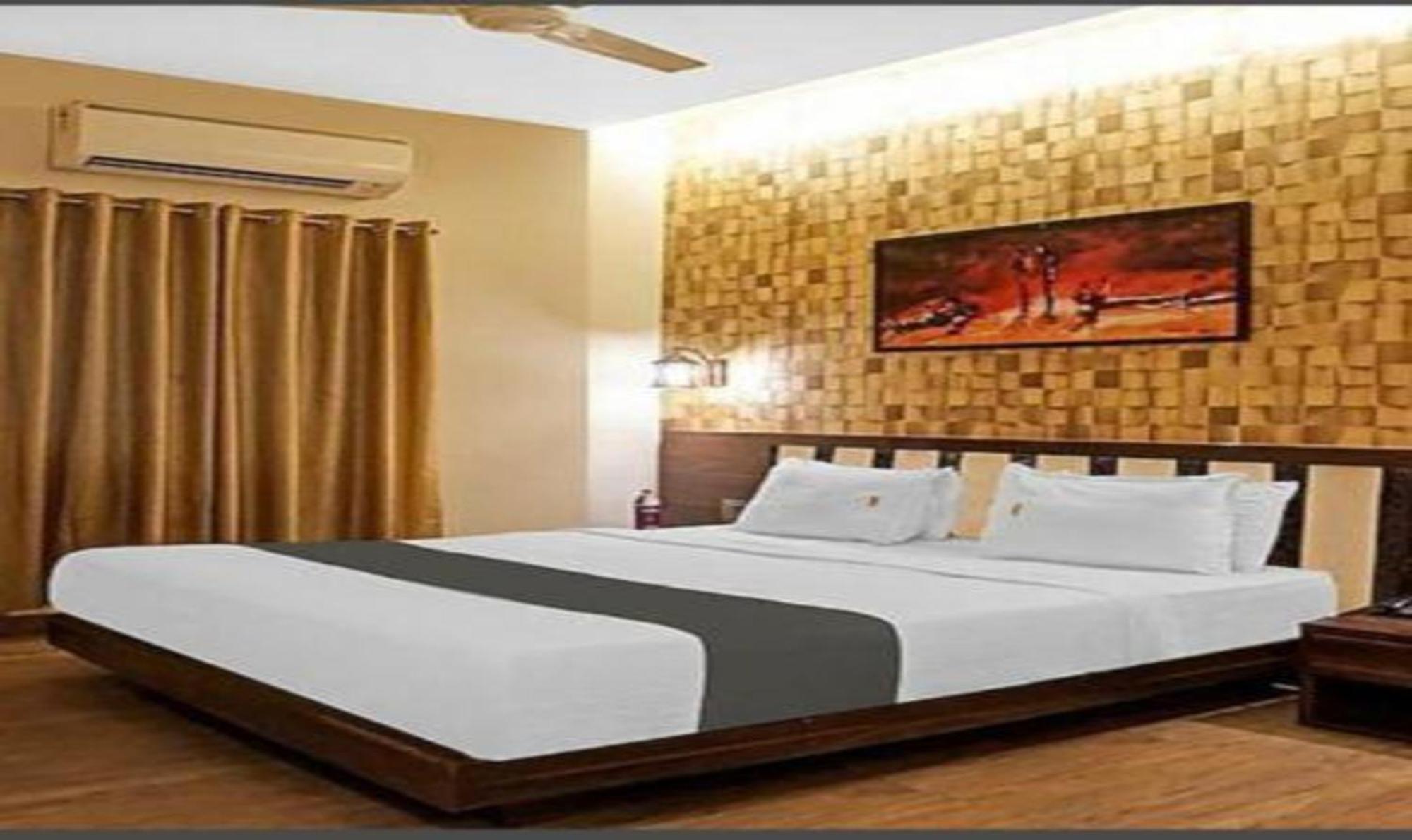 Omkar Executive Hotel Yerandwane Kültér fotó
