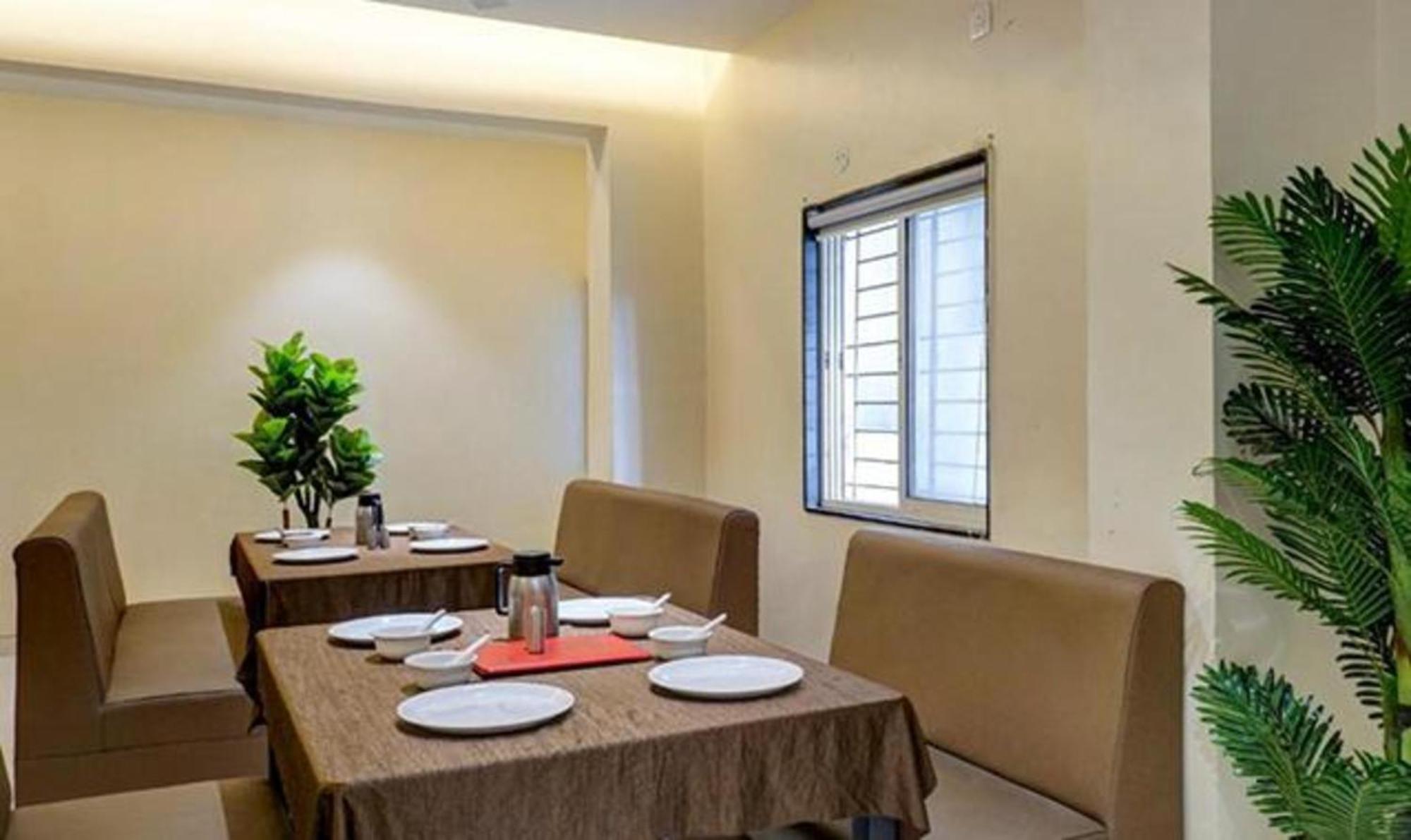 Omkar Executive Hotel Yerandwane Kültér fotó