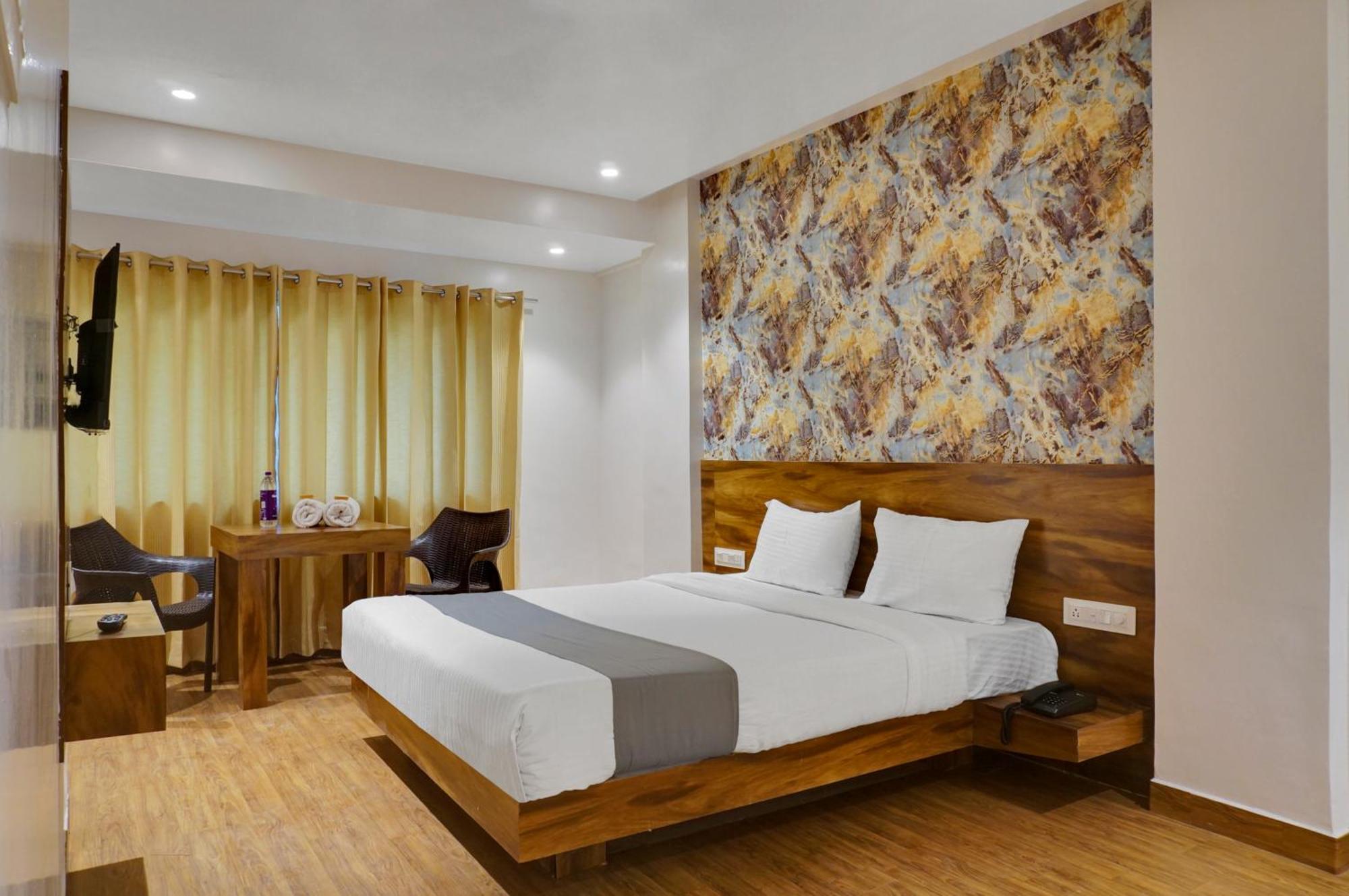 Omkar Executive Hotel Yerandwane Kültér fotó