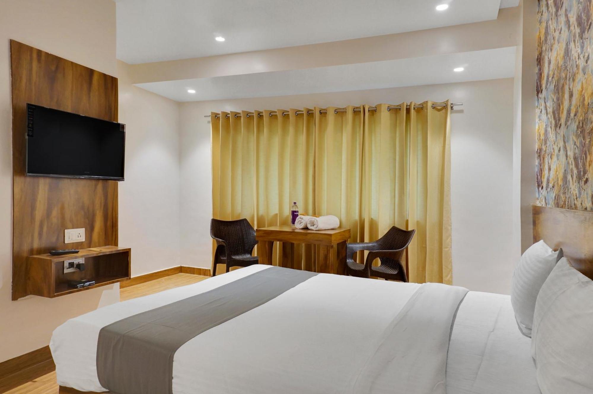 Omkar Executive Hotel Yerandwane Kültér fotó